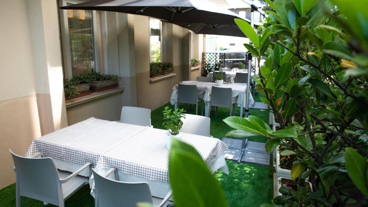 Hotel San Gottardo Riccione Exterior foto